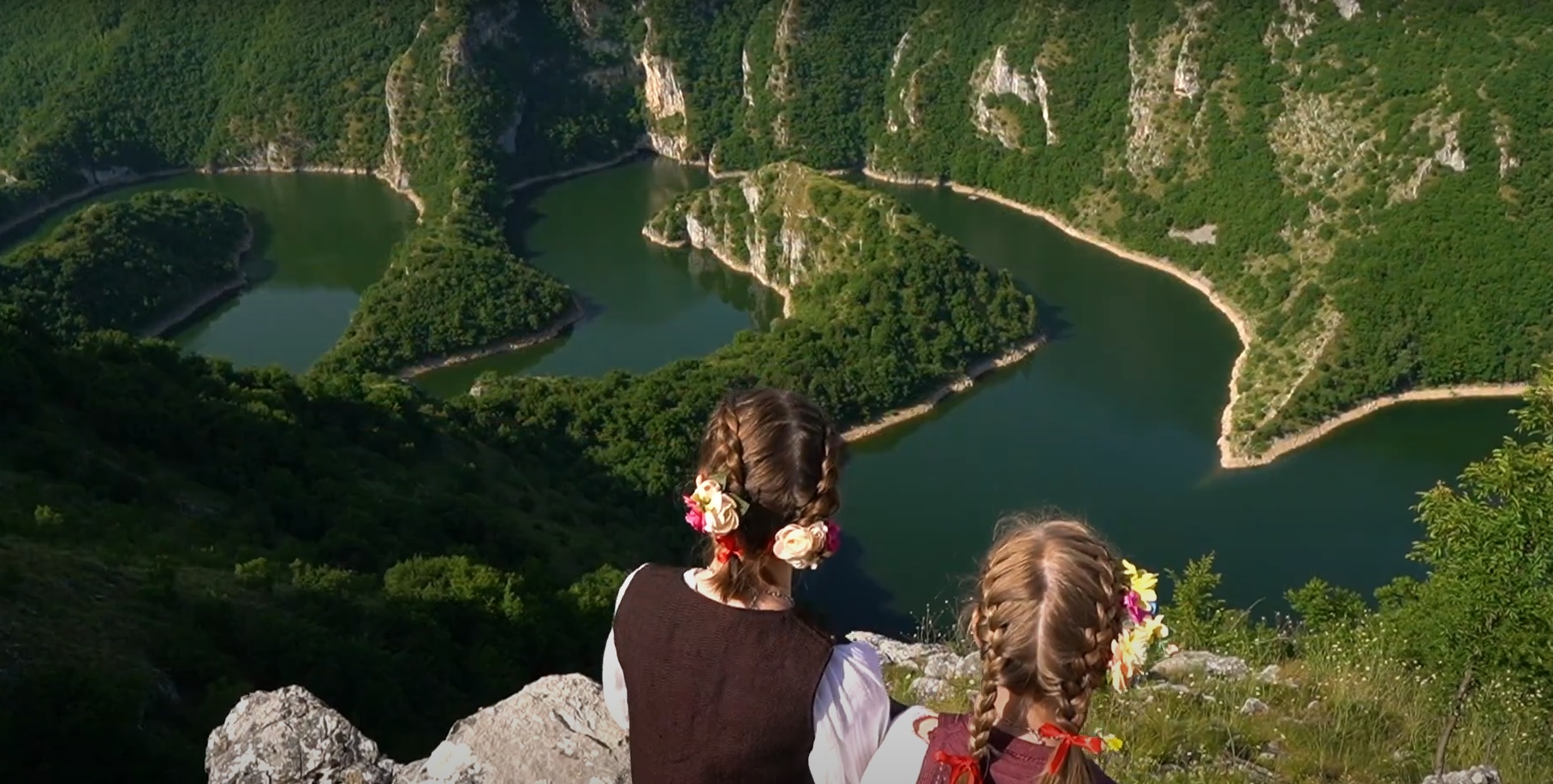 Detalj iz spota za pesmu "Srbijo moja"